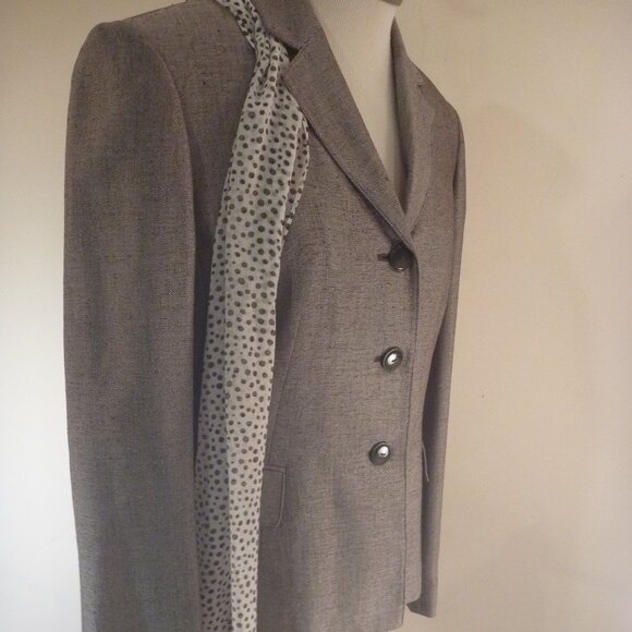 New Le Suit Skirt Set Size 8 Ruffle Pleated Hem Tan Beige Lapel Scarf 3-Piece - Picture 8 of 15